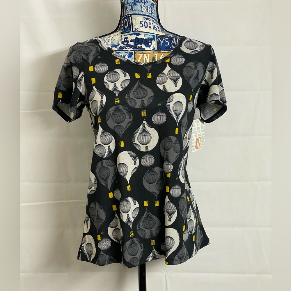 NWT Lularoe Sz XS Classic T short Length Sleeve Shirt Tee.